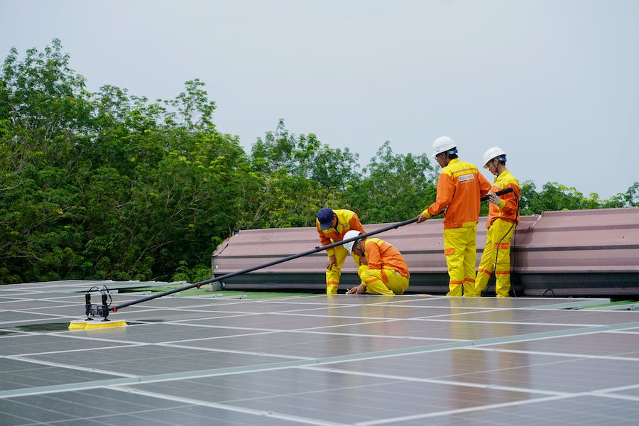 ¿Cómo realizar un buen mantenimiento de las placas solares?