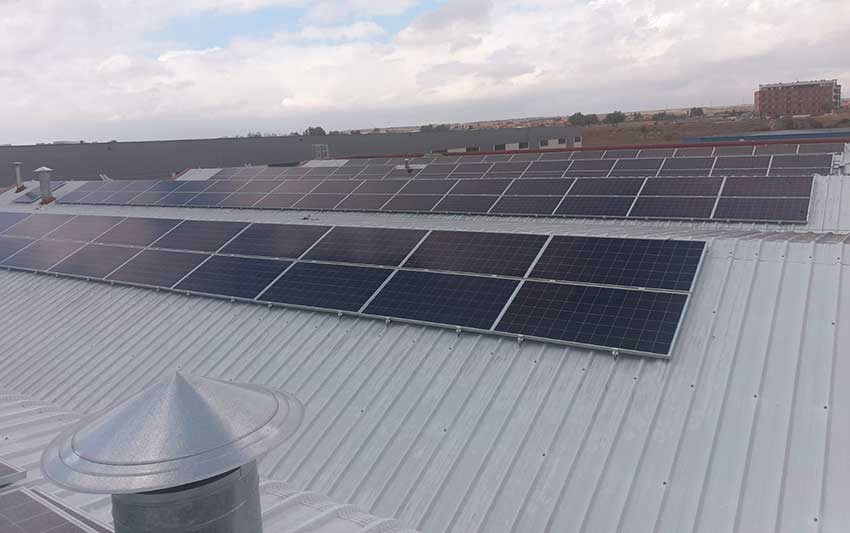 Mundifibra apuesta por las placas solares y ahorrará 4.600 euros al año